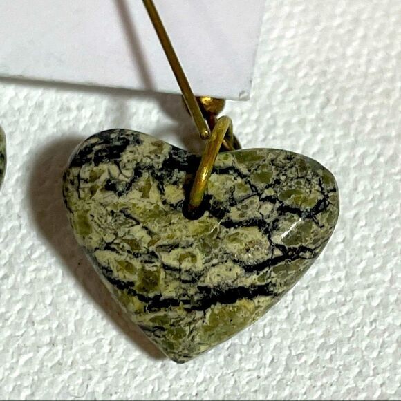 Stone heart earrings made from Serpentine kaolite - Picture 1 of 4
